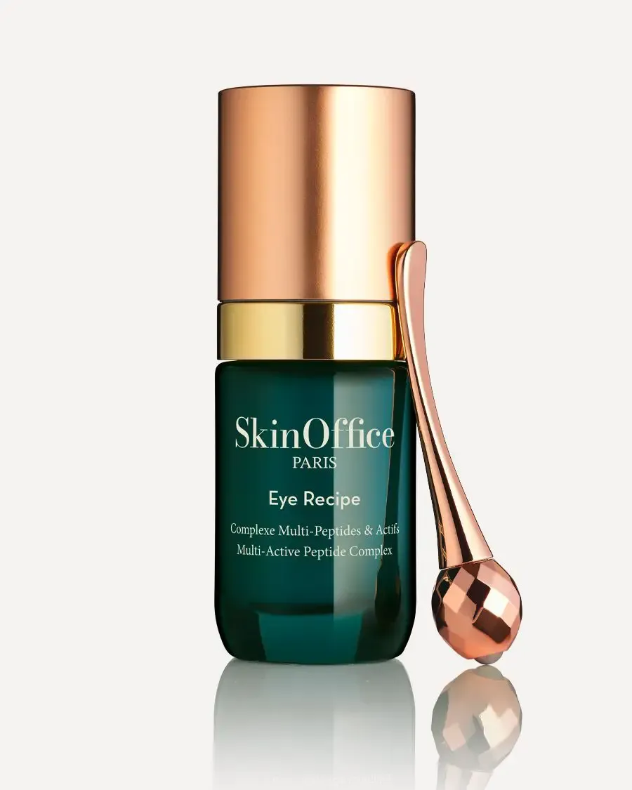Eye Recipe soin contour des yeux de Skin Office Paris avec son outil de massage sur fond neutre