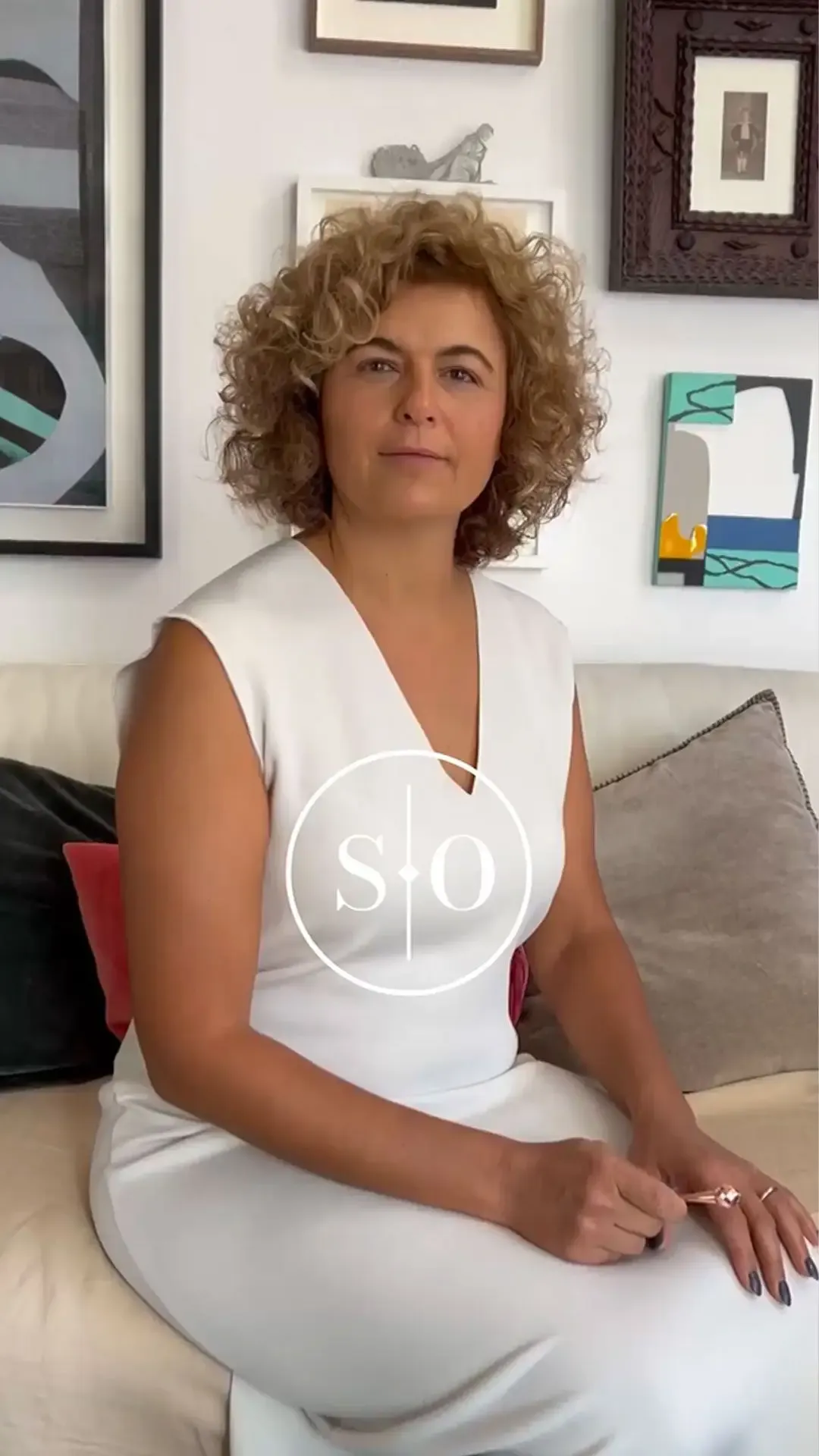 Meggi, co fondatrice de Skin Office Paris nous parle des spécificité du Roll-On, outil de massage spécialement conçu pour le contour des yeux